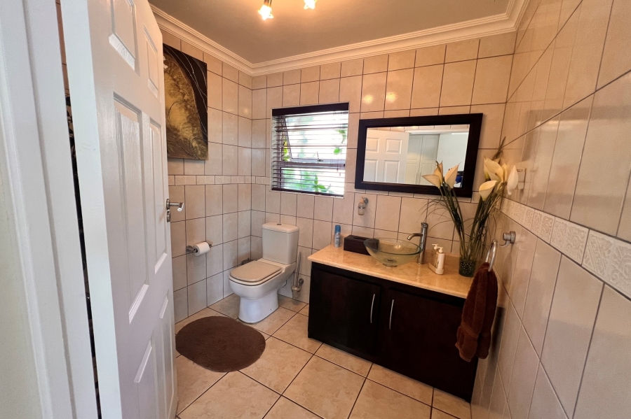 5 Bedroom Property for Sale in East London Rural Eastern Cape